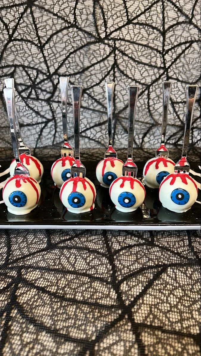 Spooky eye ball cake pops decorated for Halloween parties