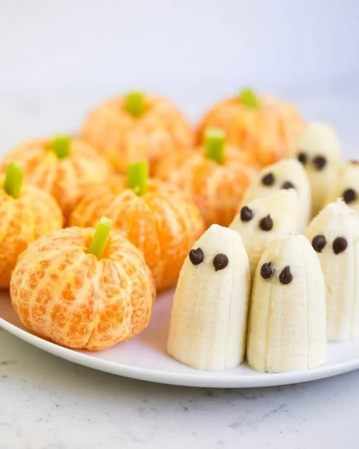 Healthy Halloween snacks featuring fruits and veggies for festive celebrations.