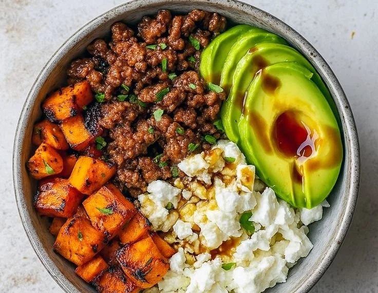 Viral hot honey ground beef bowl rich in protein and fiber for meal prep